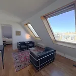 Topfloor Apartment Between Le Marais & Montorgueil