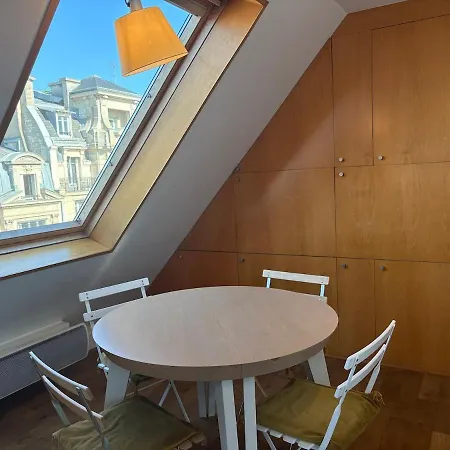 Topfloor Between Le Marais & Montorgueil * Parigi