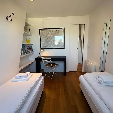 Topfloor Between Le Marais & Montorgueil * Parigi