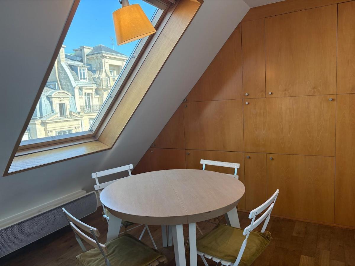 Topfloor Between Le Marais & Montorgueil * Parigi